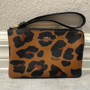 Coach Corner Zip Wristlet Leopard print NEW